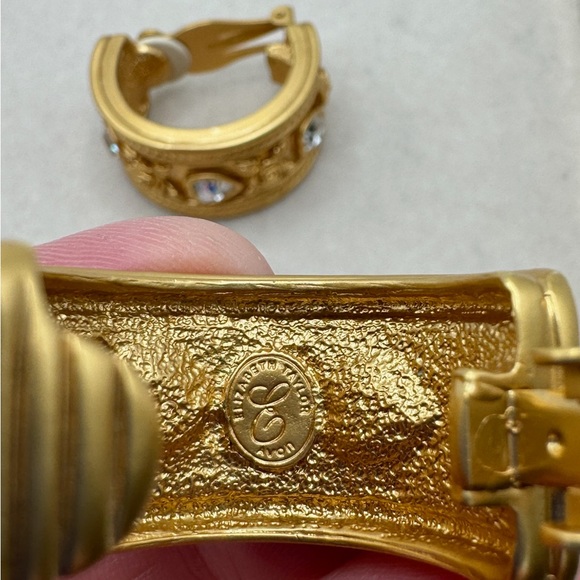 Rare Vintage Elizabeth Taylor for Avon Clip on Earrings - Picture 2 of 3